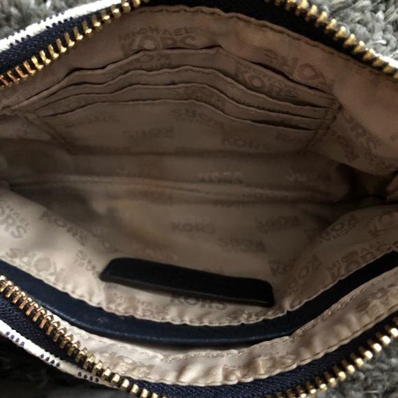 Logo Wristlet - Picture 2 of 4